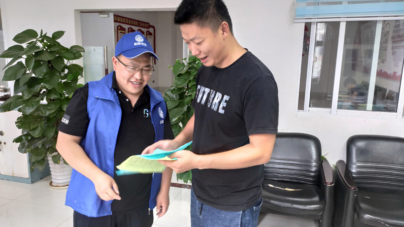 民法典宣传进社区图片2.jpg