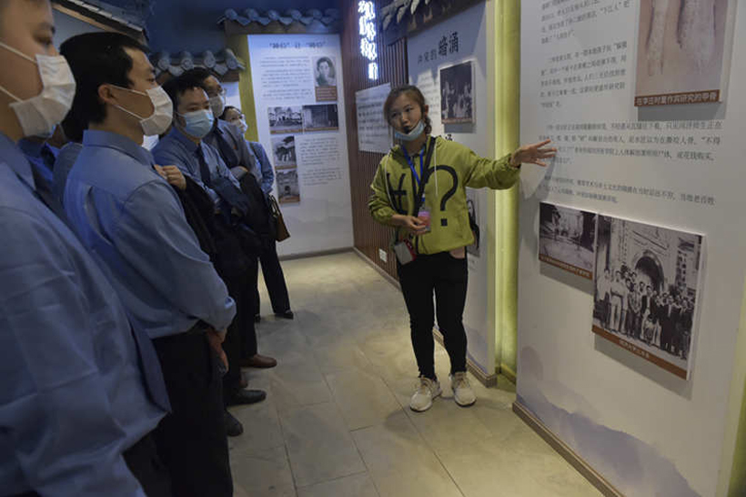 参观李庄廉政教育基地3_副本.jpg 参观李庄廉政教育基地3_副本.jpg