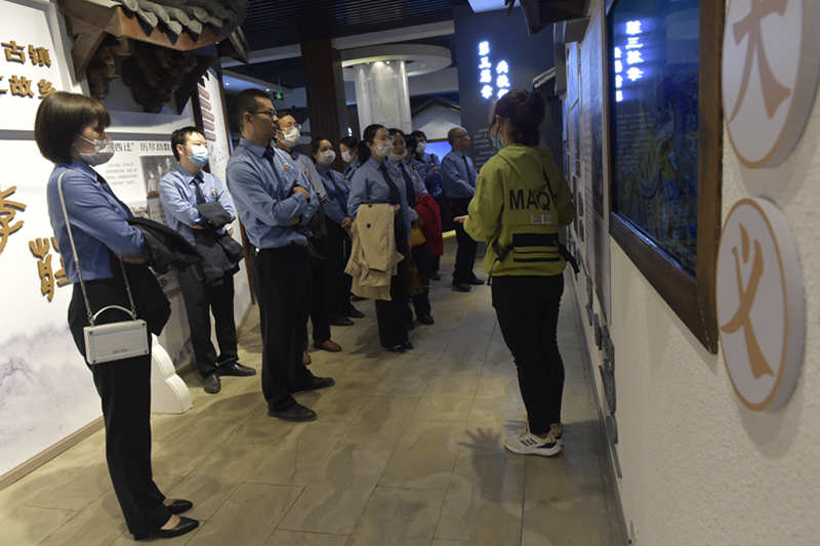 参观李庄廉政教育基地4_副本.jpg 参观李庄廉政教育基地4_副本.jpg