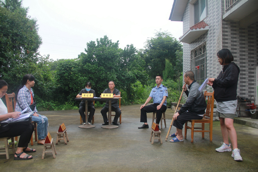 1.巡回审判现场.jpg